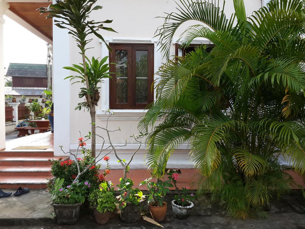 A Tee Guesthouse Luang Prabang Exterior photo