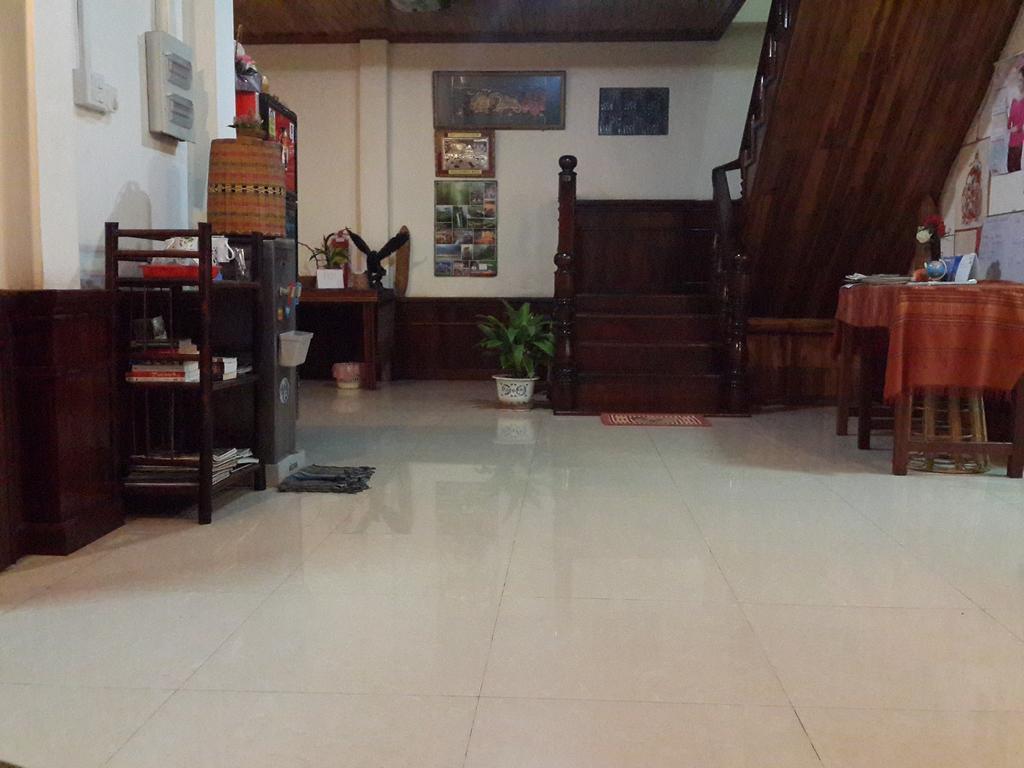 A Tee Guesthouse Luang Prabang Exterior photo