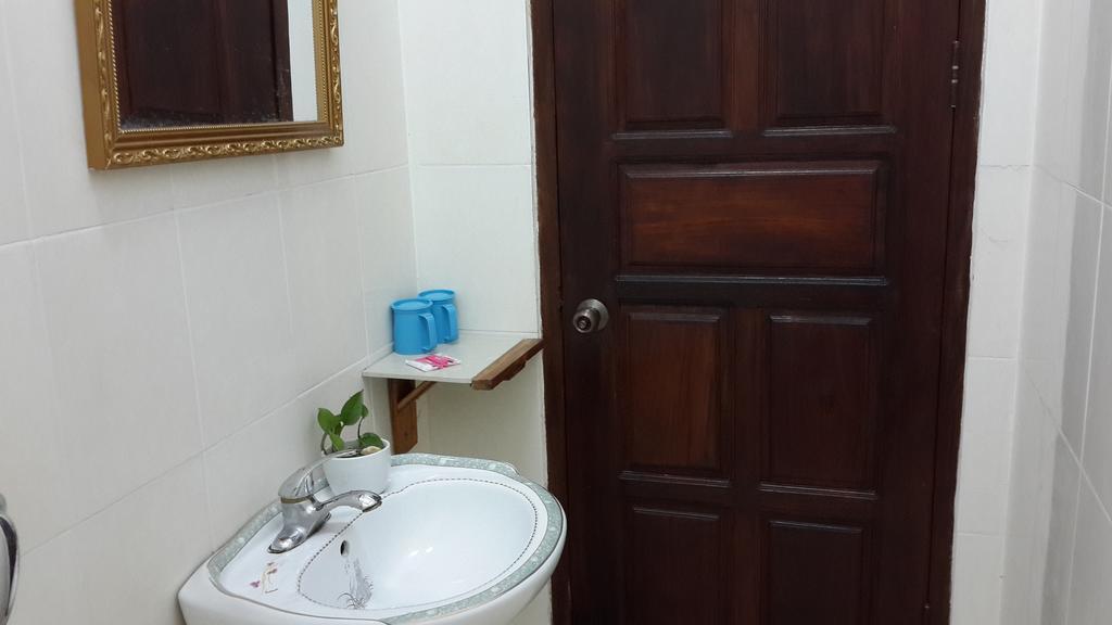 A Tee Guesthouse Luang Prabang Exterior photo