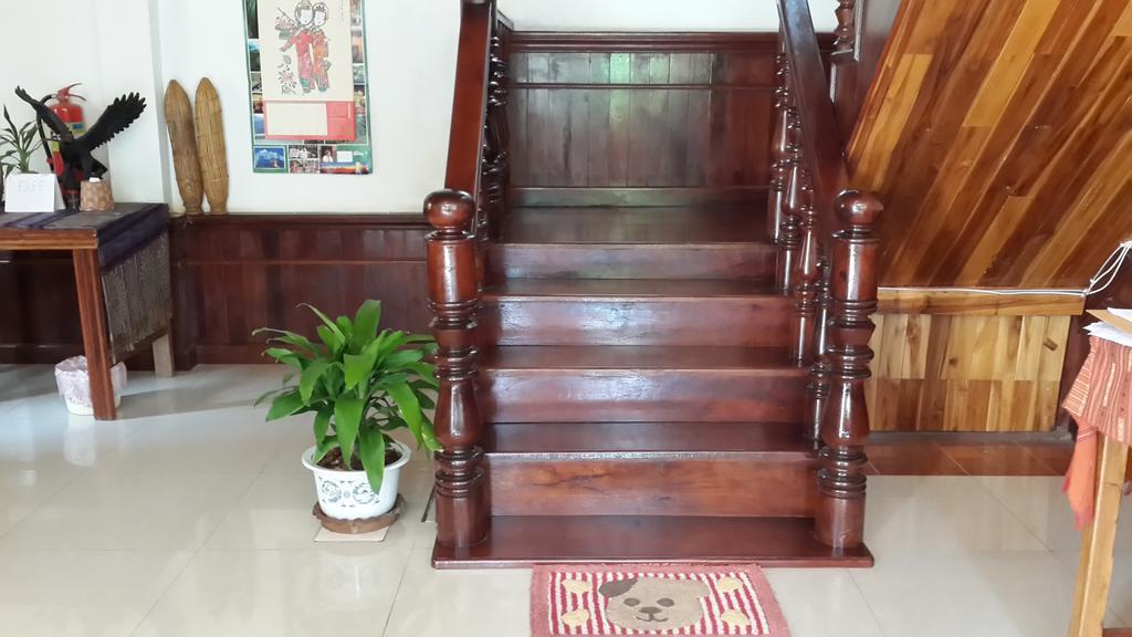 A Tee Guesthouse Luang Prabang Exterior photo