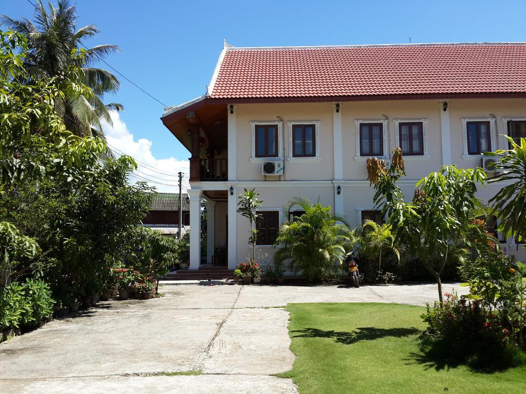 A Tee Guesthouse Luang Prabang Exterior photo