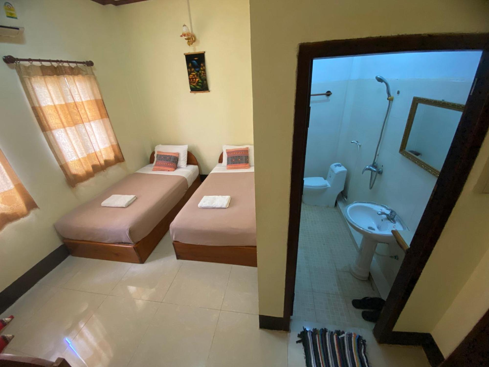 A Tee Guesthouse Luang Prabang Exterior photo